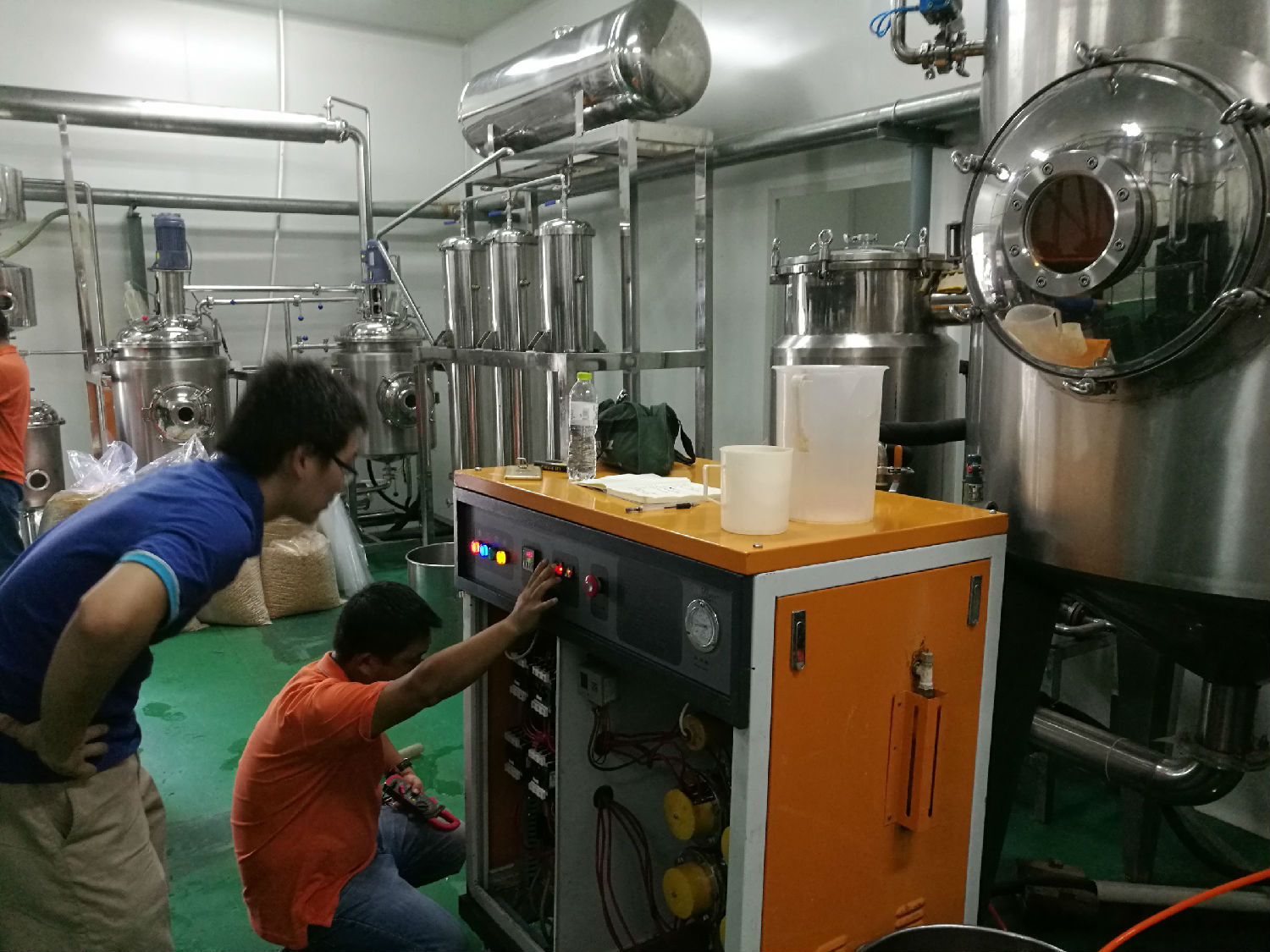 化工提純工藝使用電加熱蒸汽發生器進行提純