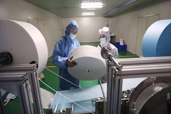 熔噴布材料是口罩的“心臟”，使用電加熱蒸汽發生器進行加熱熔噴布