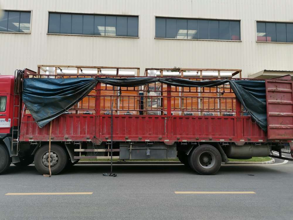 載著兩臺1T低氮燃氣蒸汽發生器正緩緩駛離諾貝思工業園