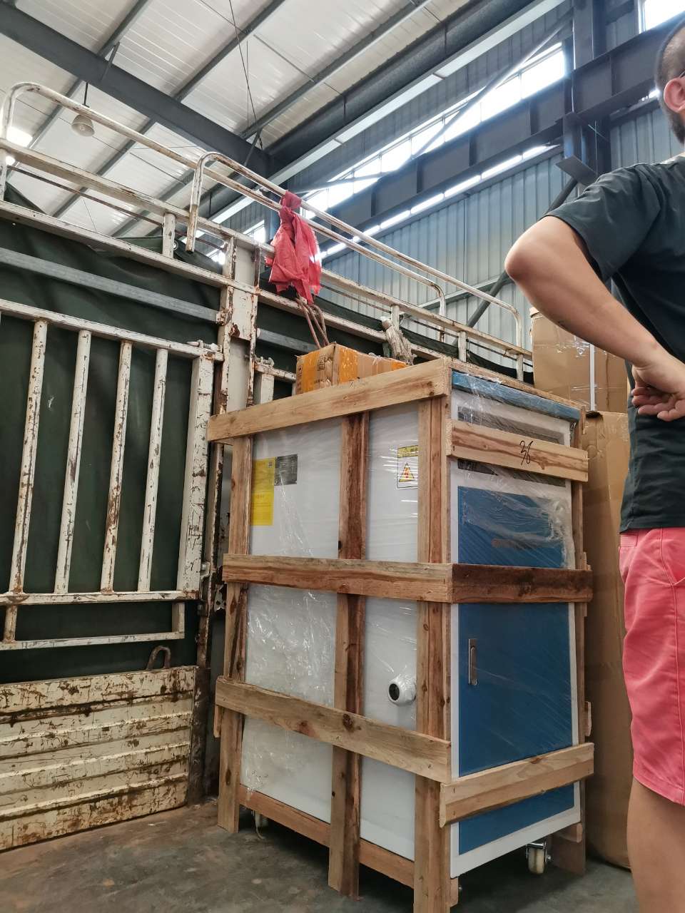 蒸包子潔凈蒸汽發生器正在裝車發往山東