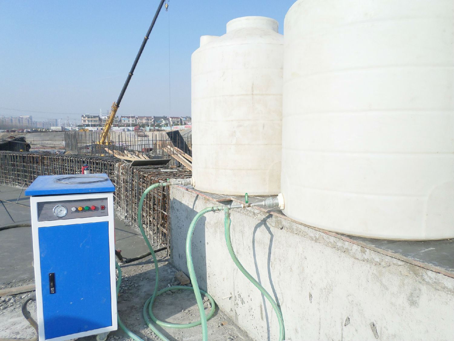 避免混凝土水分不足，使用湖南路橋養護電加熱蒸汽發生器